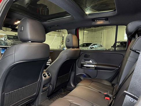 New 2025 Mercedes-Benz GLB 250 4MATIC image 18