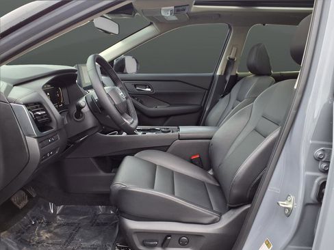 Used 2025 Nissan Rogue SL w/ SL Premium Package image 17