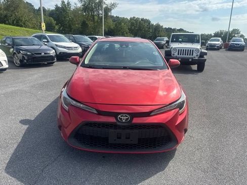 Used 2021 Toyota Corolla LE FWD image 3