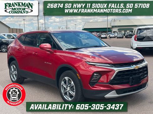 Used 2025 Chevrolet Blazer LT AWD/4WD image 1