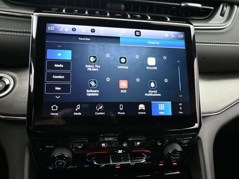 Used 2024 Jeep Grand Cherokee Overland w/ Luxury Tech Group IV image 27