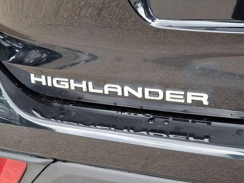 Used 2023 Toyota Highlander XLE AWD/4WD image 32