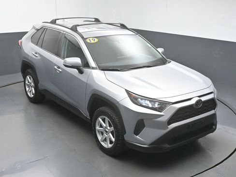 Used 2019 Toyota RAV4 LE w/ All Weather Liner Package image 39