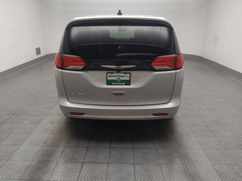 Used 2023 Chrysler Voyager LX FWD image 6