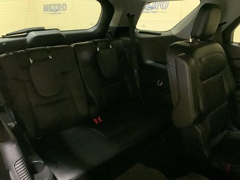 Used 2024 Ford Explorer XLT w/ Equipment Group 202A AWD/4WD image 15