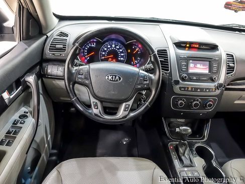 Used 2015 Kia Sorento LX AWD/4WD image 16