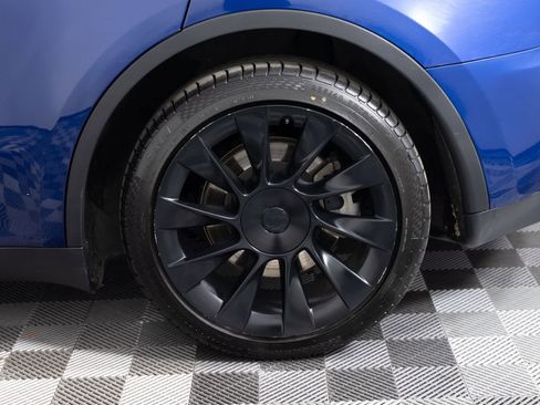 Used 2024 Tesla Model Y Long Range image 37