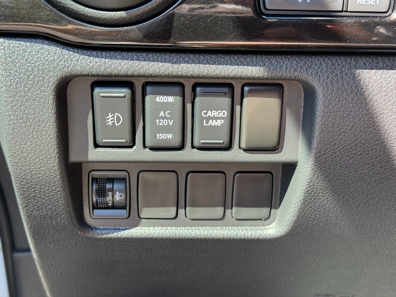 Used 2018 Nissan Titan SL w/ Midnight Edition AWD/4WD image 17