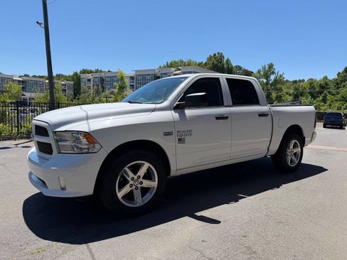 Used 2015 RAM 1500 Express RWD image 4