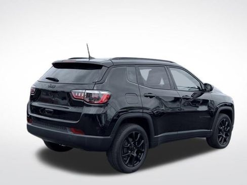 Used 2023 Jeep Compass Latitude w/ Convenience Group AWD/4WD image 6