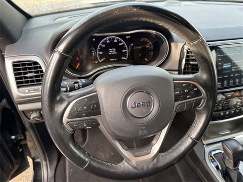 Used 2019 Jeep Grand Cherokee Laredo w/ Security & Convenience Group image 27