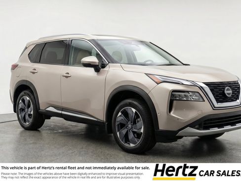 Used 2025 Nissan Rogue SV image 1