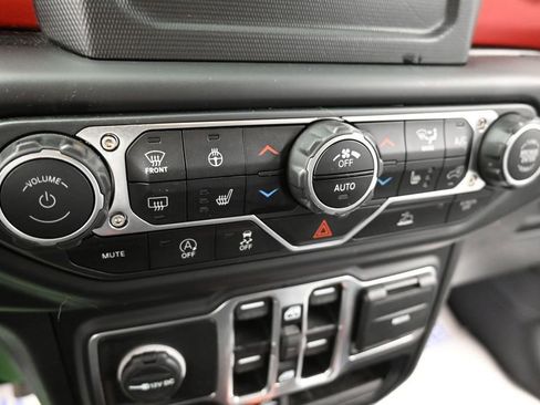Used 2020 Jeep Gladiator Rubicon w/ Cold Weather Group AWD/4WD image 38