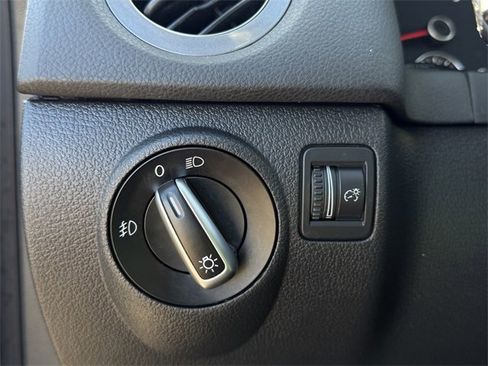 Used 2013 Volkswagen Tiguan S image 18