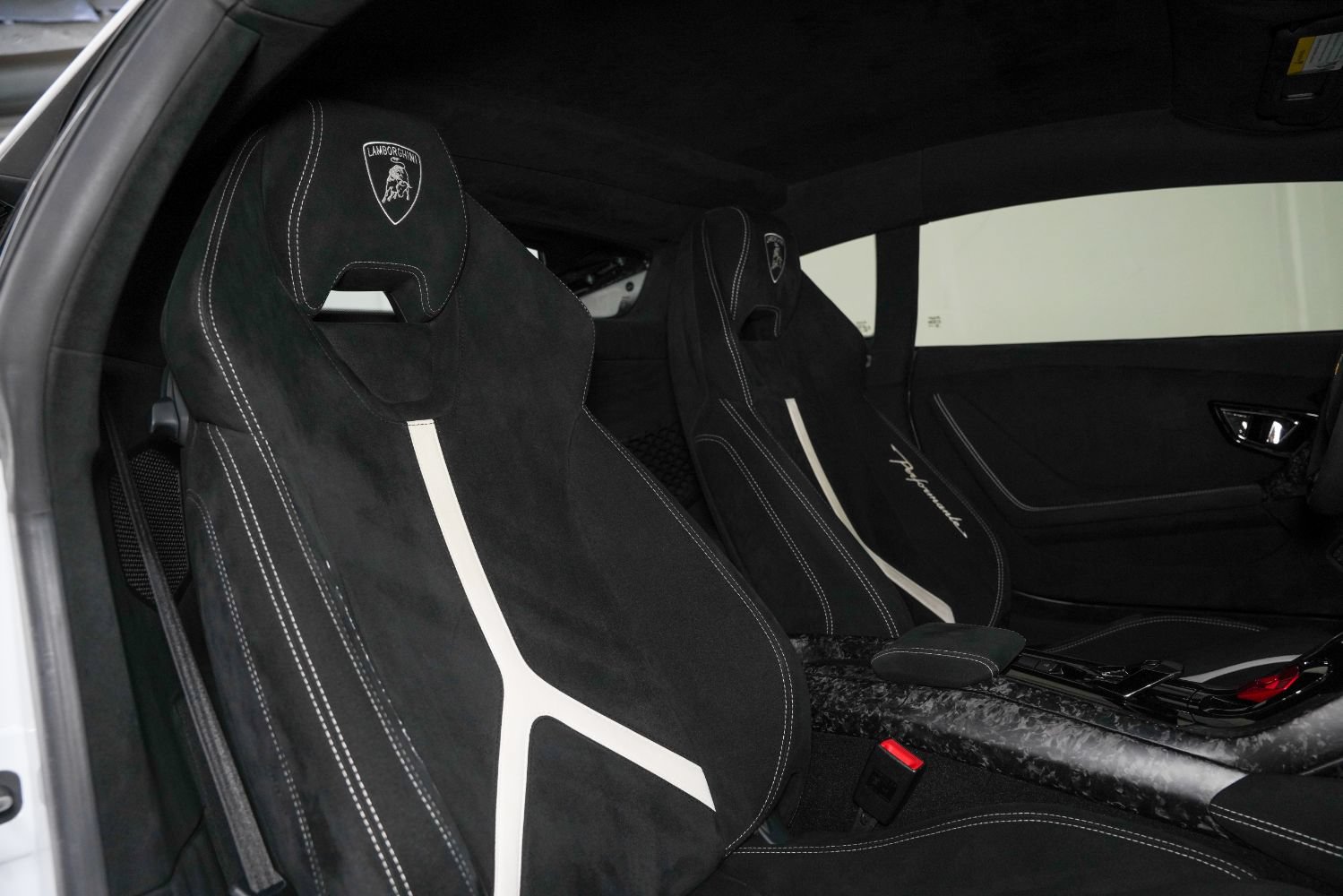 Used 2018 Lamborghini Huracan Performante AWD/4WD image 30