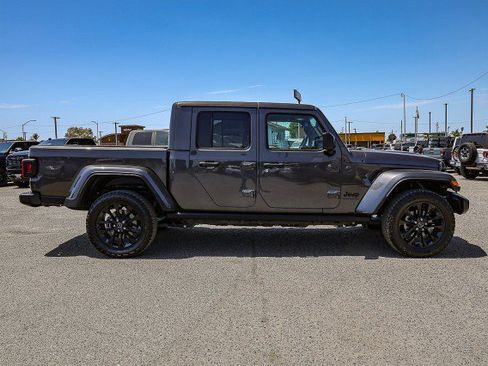 Used 2024 Jeep Gladiator Sport AWD/4WD image 3