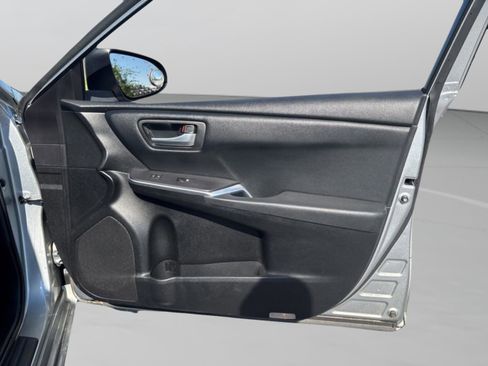 Used 2016 Toyota Camry SE w/ Moonroof Package FWD image 38