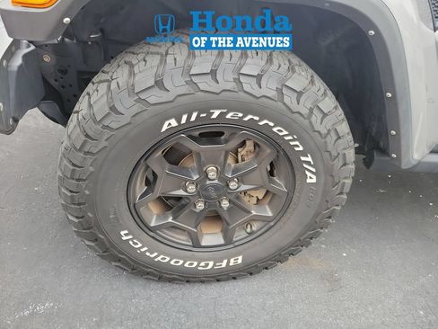 Used 2021 Jeep Gladiator Overland AWD/4WD image 4