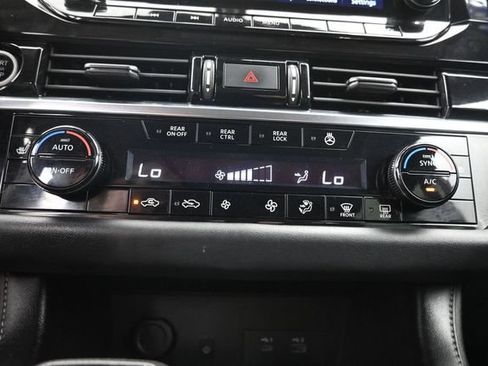 Used 2023 Nissan Pathfinder SL AWD/4WD image 19