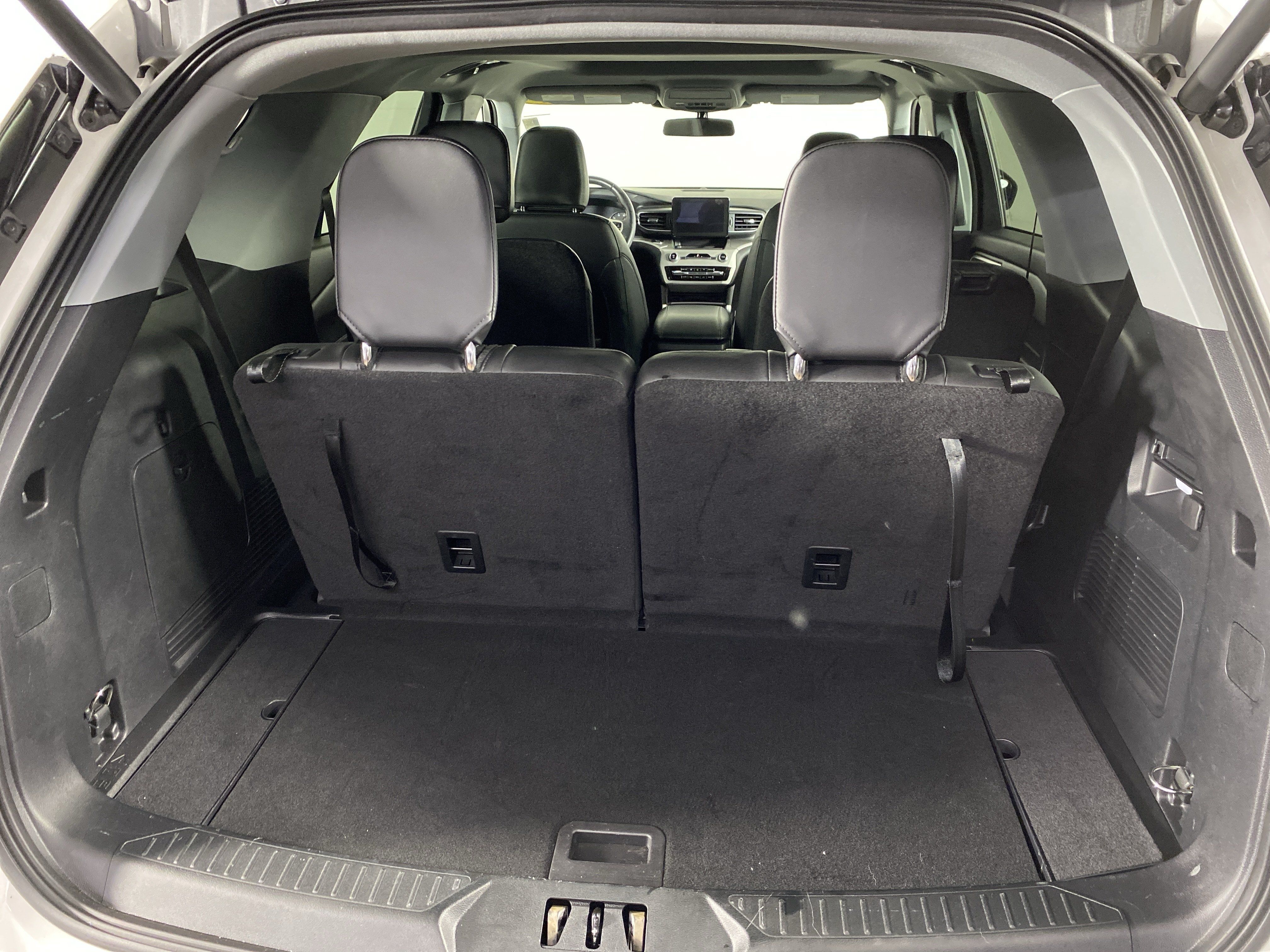 Used 2022 Ford Explorer XLT w/ Equipment Group 202A AWD/4WD image 35