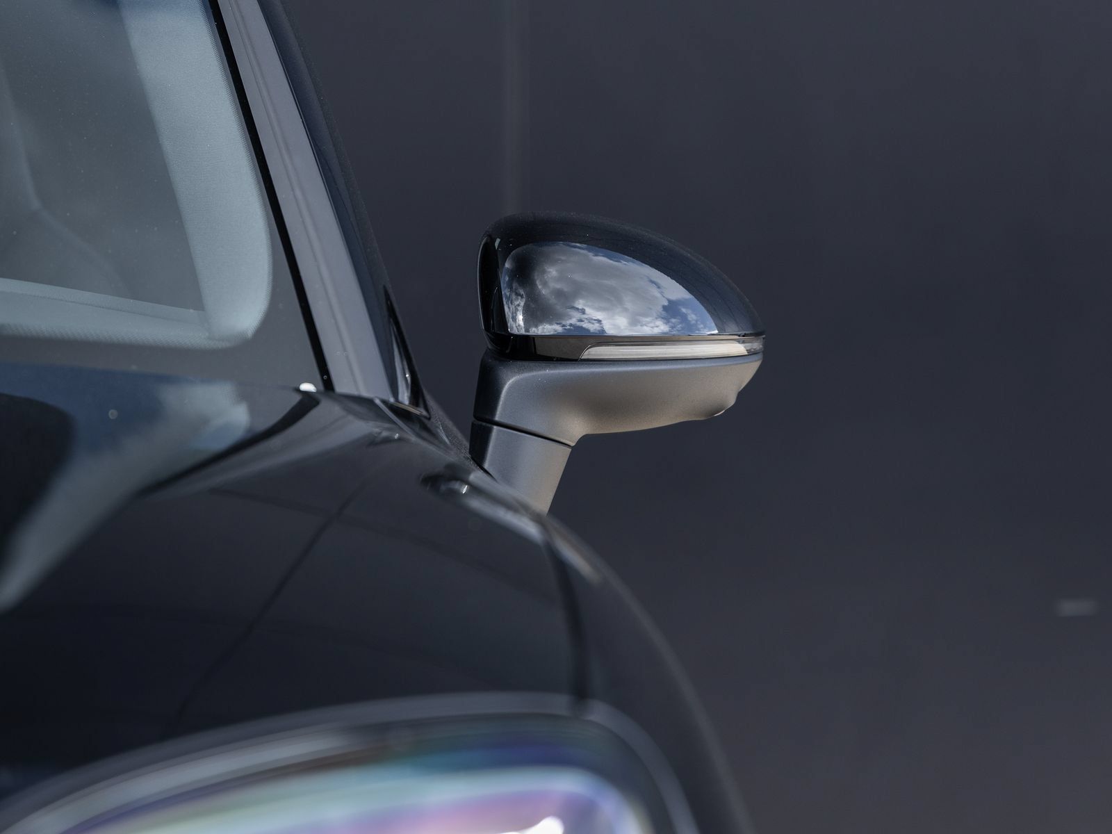 Certified 2025 Porsche Cayenne E-Hybrid Coupe AWD/4WD image 18