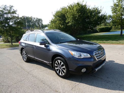 Used 2016 Subaru Outback 2.5i Limited AWD/4WD image 3