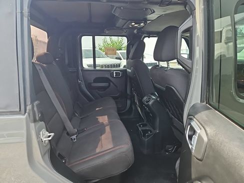 Used 2022 Jeep Gladiator Rubicon w/ Cold Weather Group AWD/4WD image 5