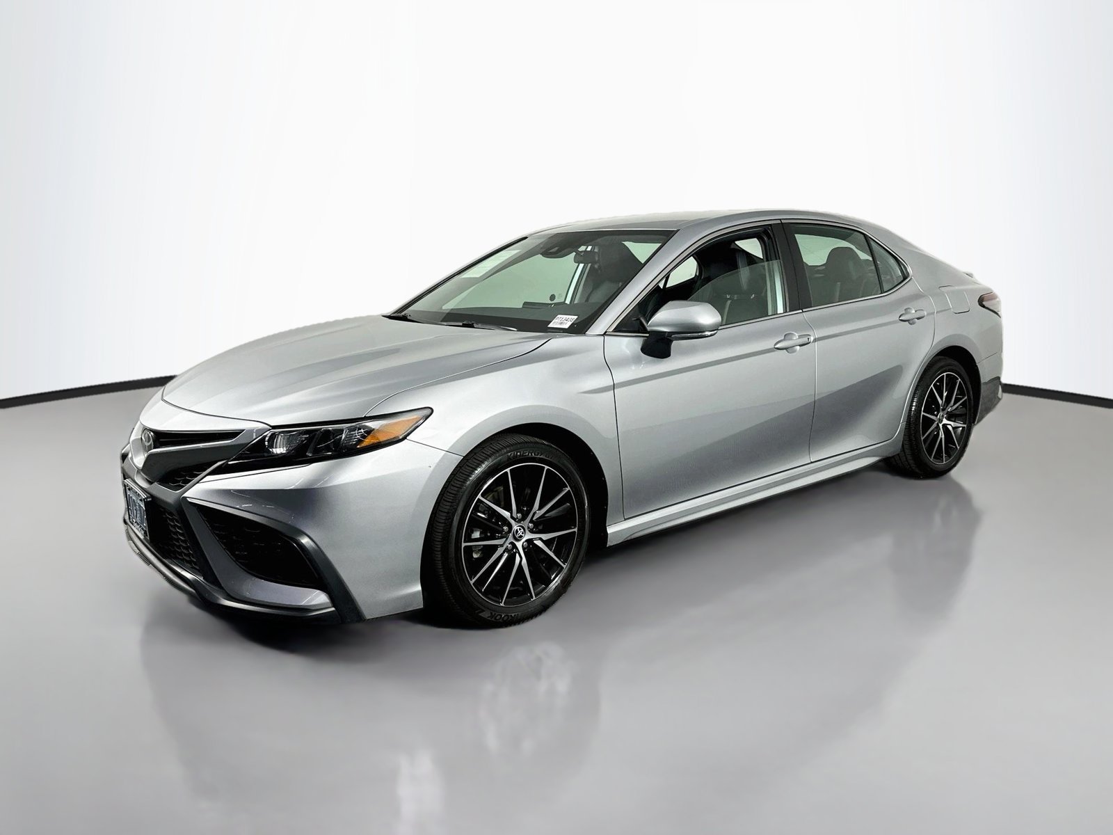 Certified 2023 Toyota Camry SE w/ Cold Weather Package FWD image 3