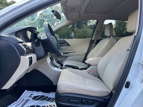 Used 2017 Honda Accord EX image 12