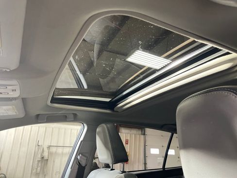 Used 2015 Toyota RAV4 Limited image 21