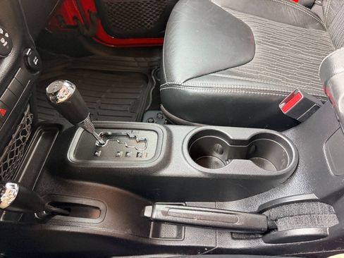 Used 2014 Jeep Wrangler Unlimited Sport AWD/4WD image 38