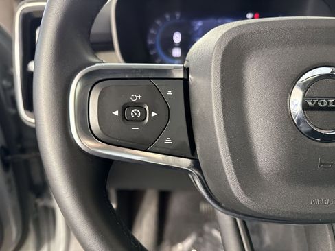 Used 2025 Volvo XC40 B5 Core image 12