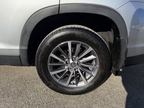 Used 2019 Toyota Highlander AWD V6 image 9