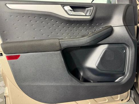 Used 2020 Ford Escape SE image 38