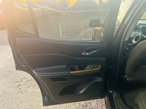 Used 2017 GMC Acadia SLE image 40