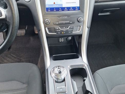 Used 2020 Ford Fusion SE image 11