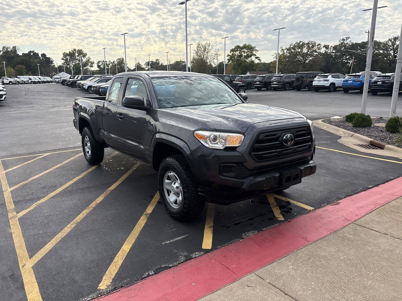 Used 2018 Toyota Tacoma SR AWD/4WD image 3