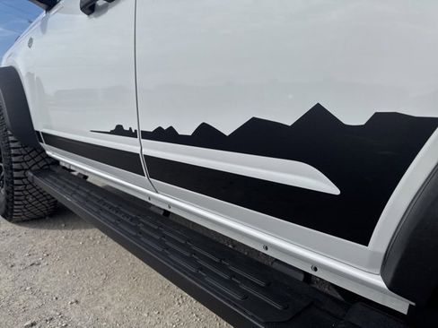 Used 2023 Ford Bronco Wildtrak image 11