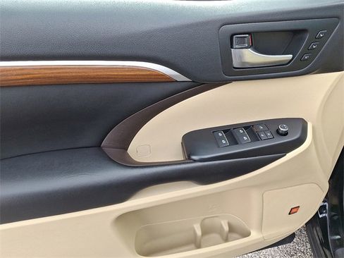 Used 2019 Toyota Highlander Limited image 15