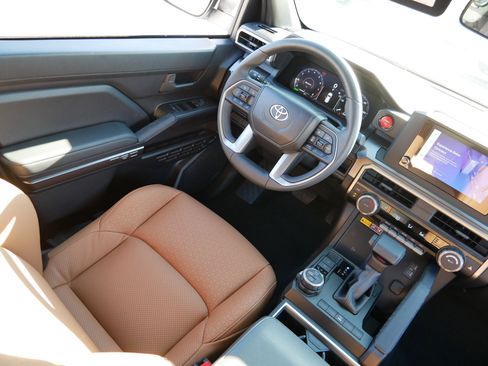 Certified 2025 Toyota 4Runner TRD Off-Road image 10