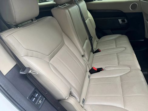 Used 2018 Land Rover Discovery HSE AWD/4WD image 26