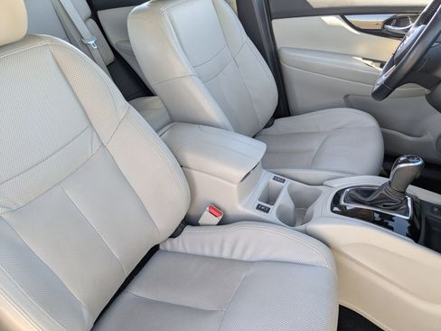 Used 2022 Nissan Rogue Sport SL w/ Premium Package image 11