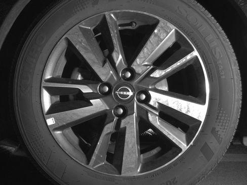 Used 2025 Nissan Versa SV FWD image 12