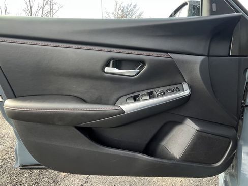 Used 2025 Nissan Sentra SR image 9