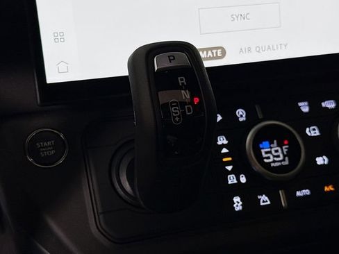 New 2026 Land Rover Defender 130 X-Dynamic SE AWD/4WD image 19