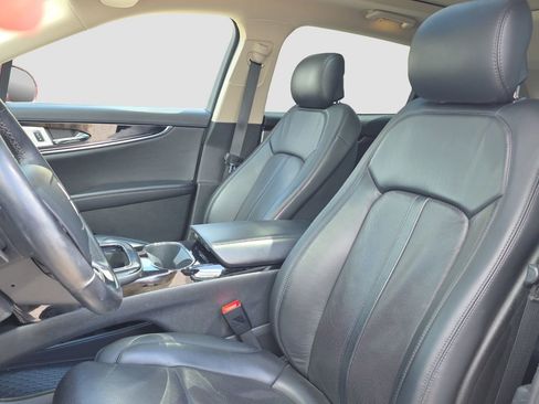 Used 2023 Lincoln Nautilus Reserve w/ Equipment Group 202A image 7