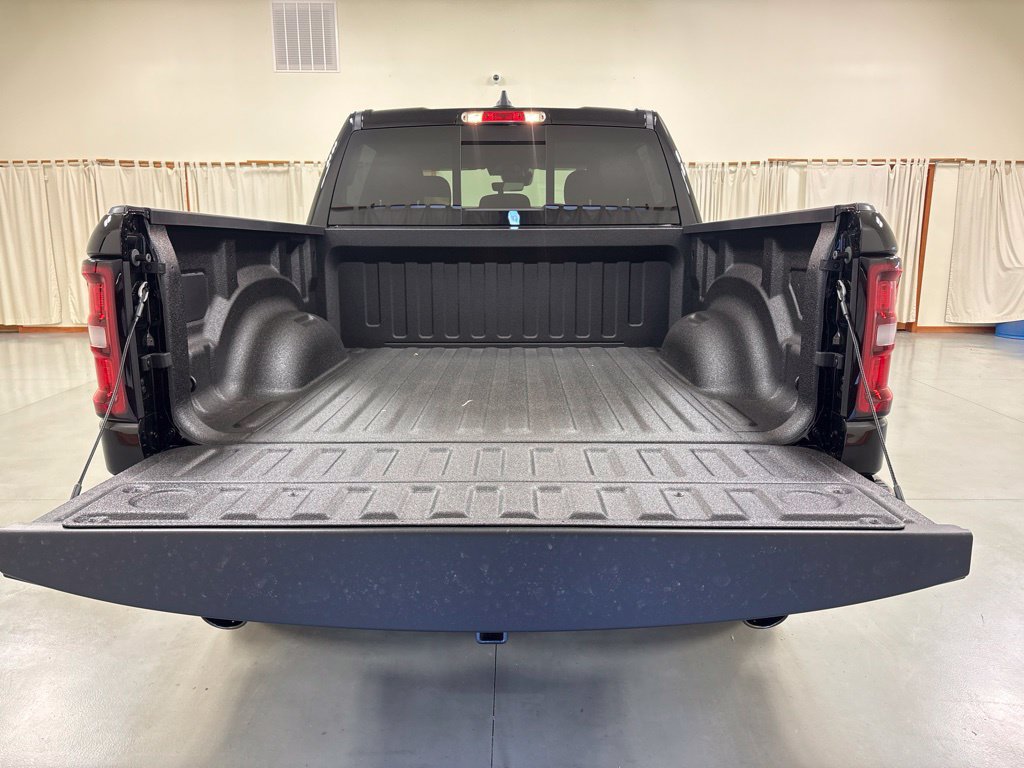 New 2027 RAM 1500 Express AWD/4WD image 9