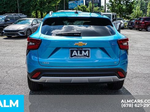 Used 2025 Chevrolet Trax LT FWD image 10