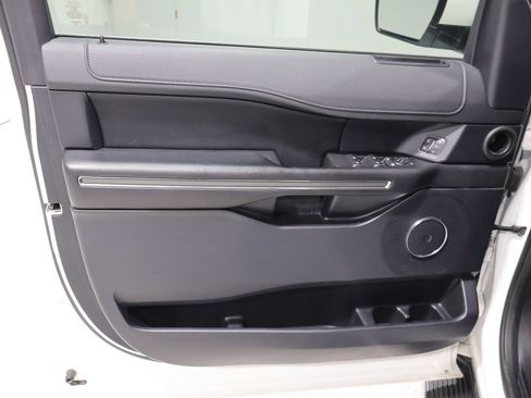 Used 2020 Ford Expedition XLT w/ Equipment Group 202A AWD/4WD image 15