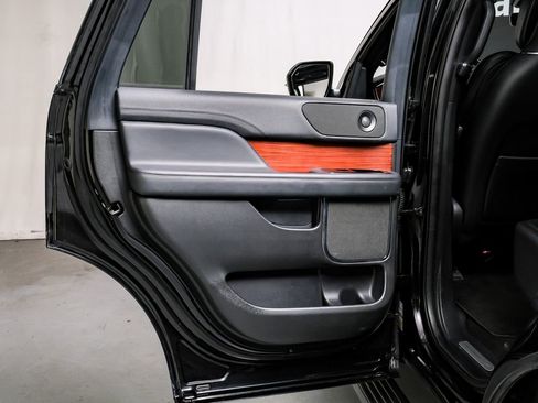 Used 2024 Lincoln Navigator Reserve image 46